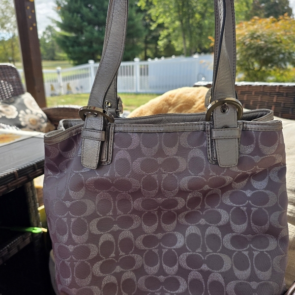 Elegant Coach Silver- Gray Tote Bag Violet Lining - Picture 12 of 14